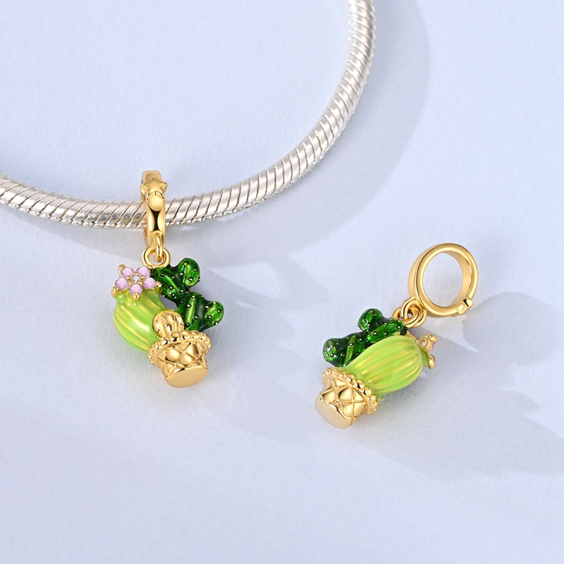 Nowe zawieszki z zielonym czte – Red Clover Flower recenzja i cena